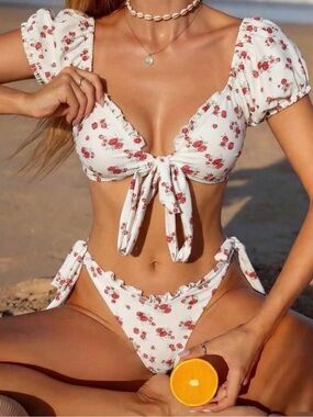 NWT Ditsy Floral Adjustable bikini -set